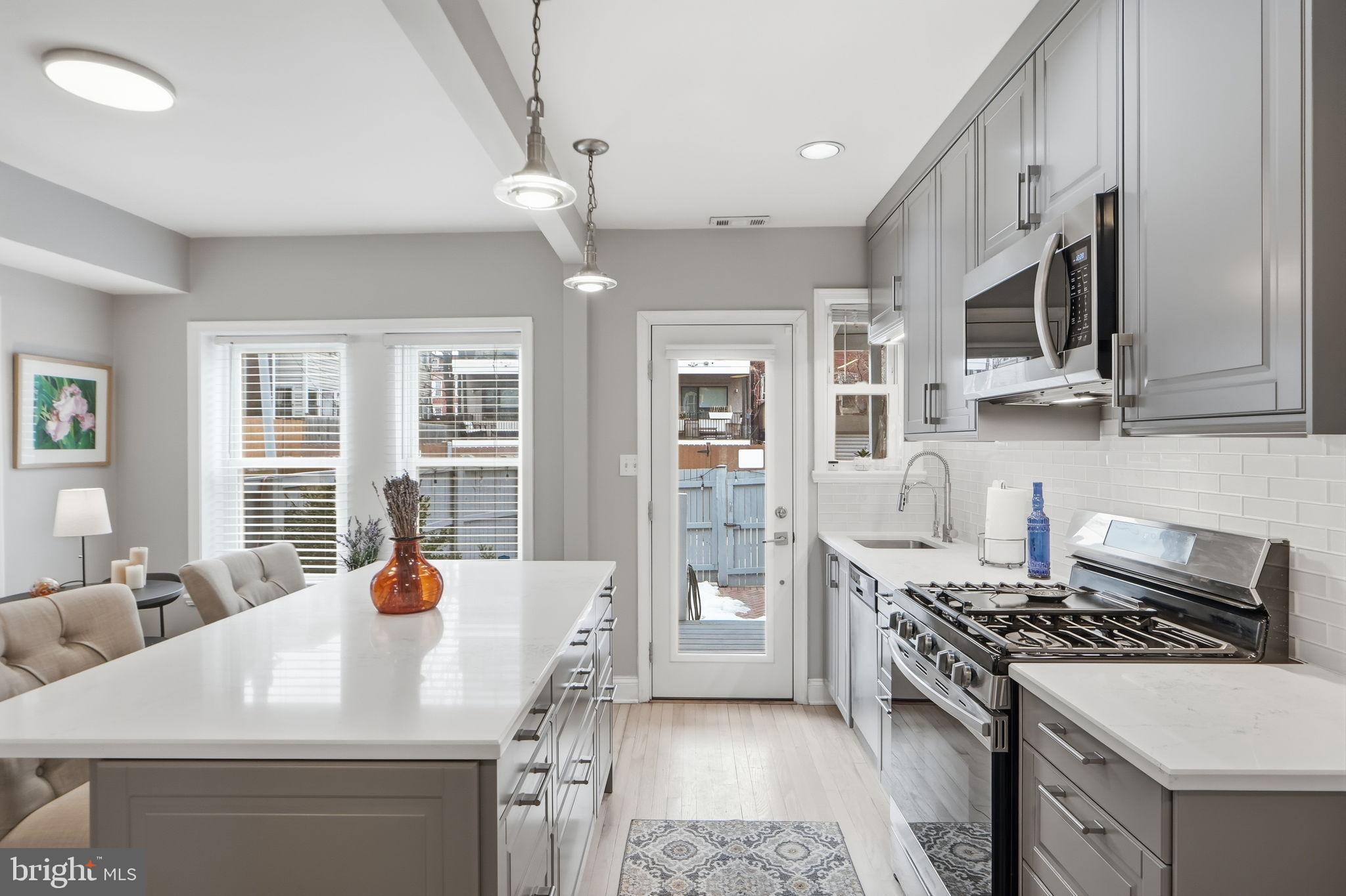 608 ORLEANS PLACE NE