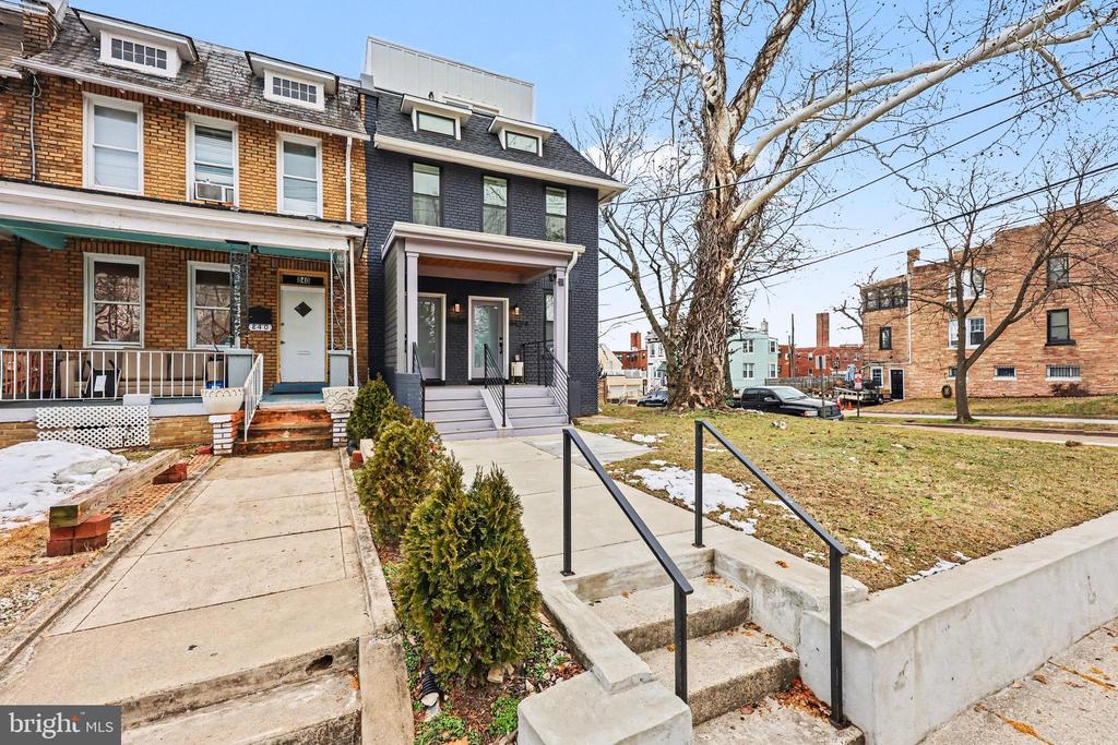 842 MADISON STREET NW 2