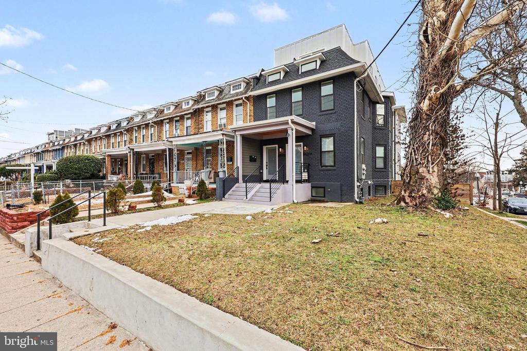 842 MADISON STREET NW 2