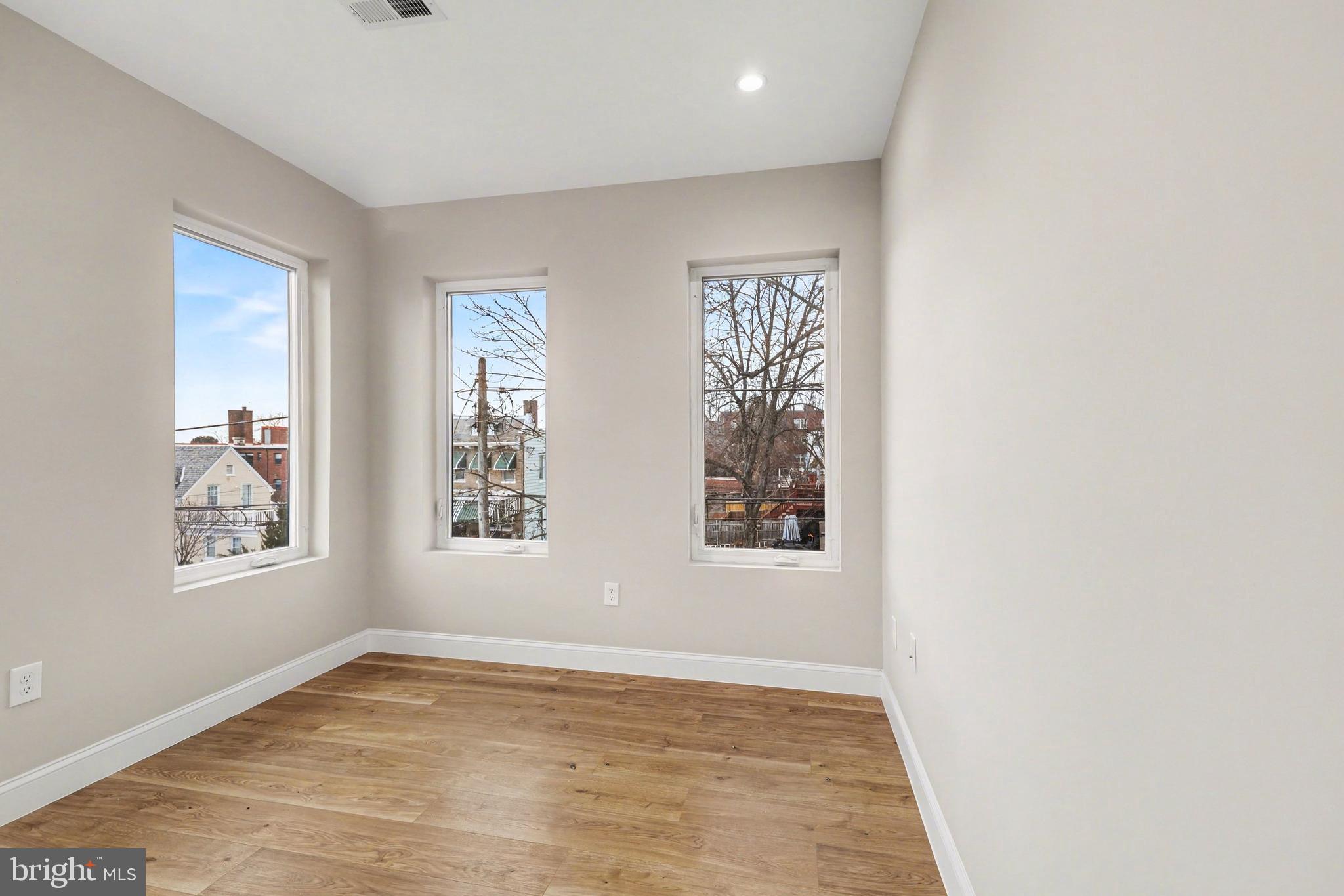 842 MADISON STREET NW 2