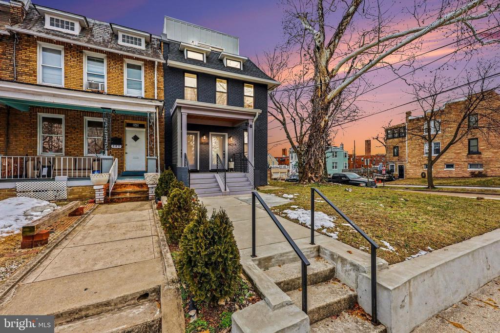 842 MADISON STREET NW 2