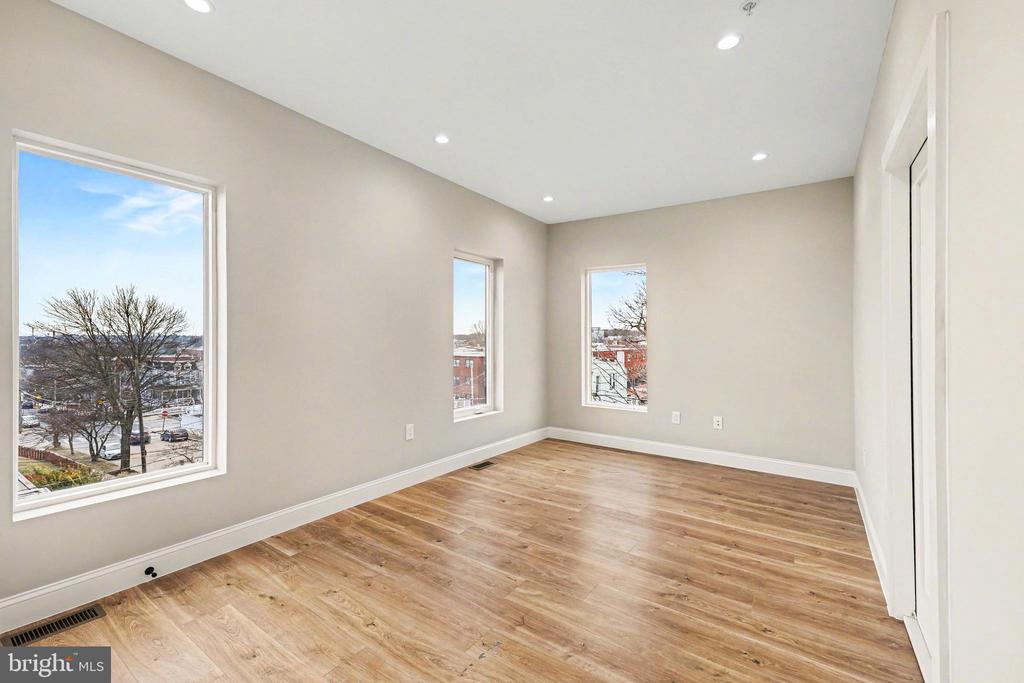 842 MADISON STREET NW 2