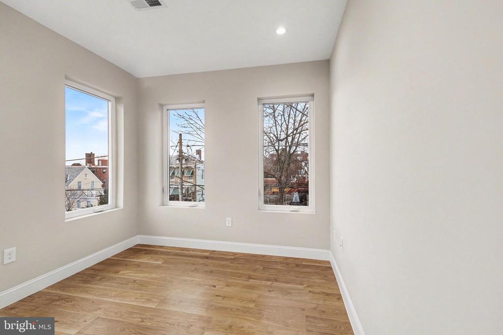 842 MADISON STREET NW 2