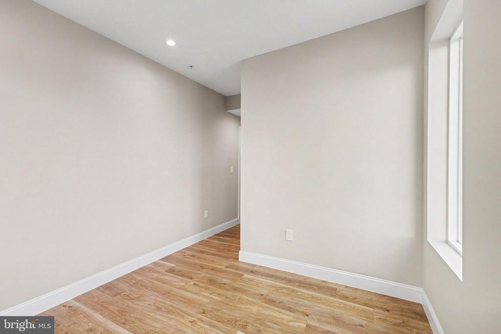 842 MADISON STREET NW 2