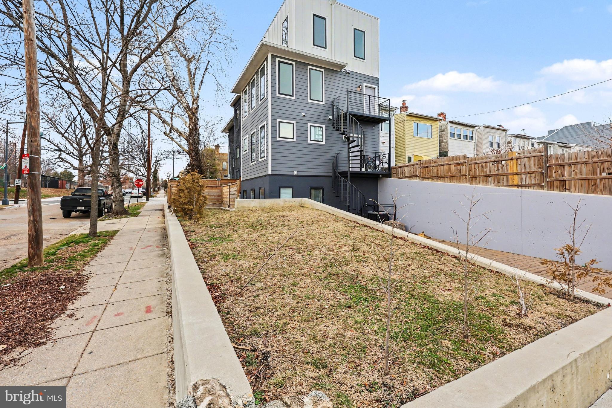 842 MADISON STREET NW 2