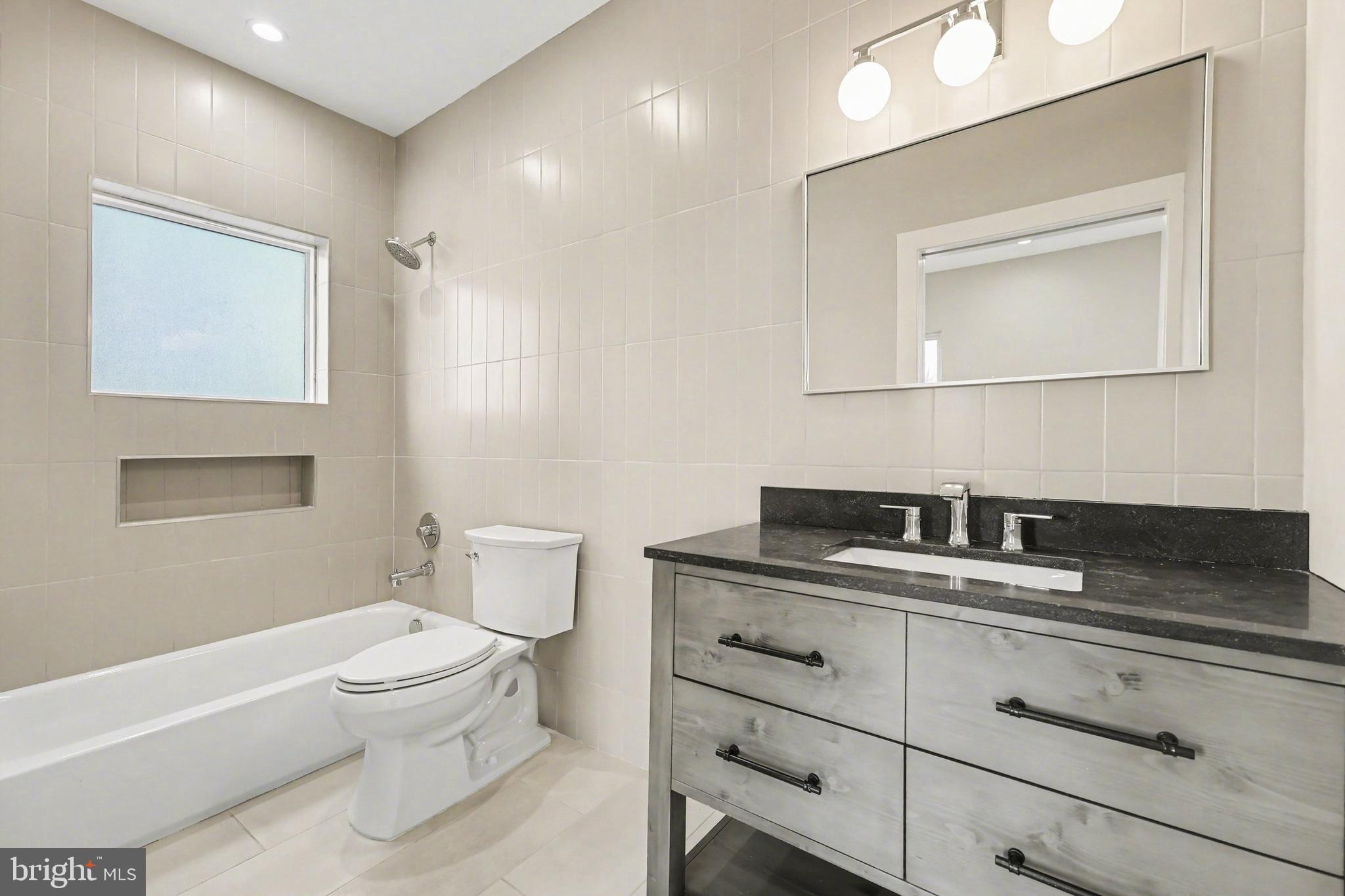 842 MADISON STREET NW 2