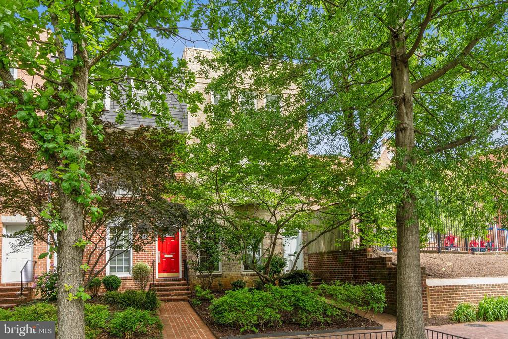 414 3RD STREET SE