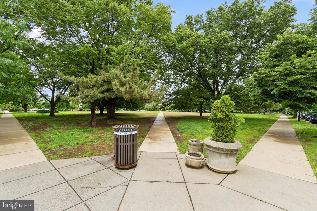 414 3RD STREET SE