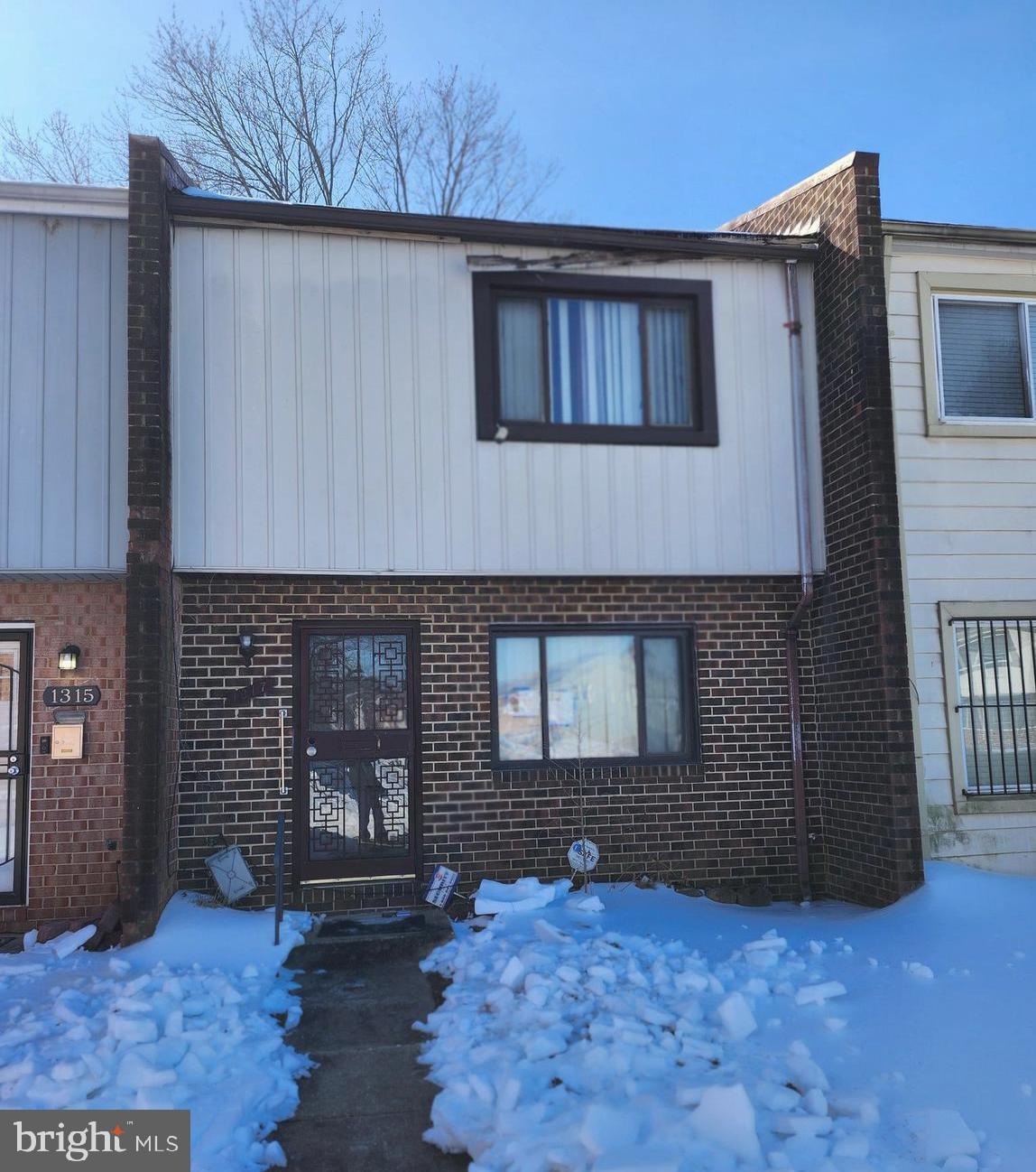 1317 BARNABY TERRACE SE