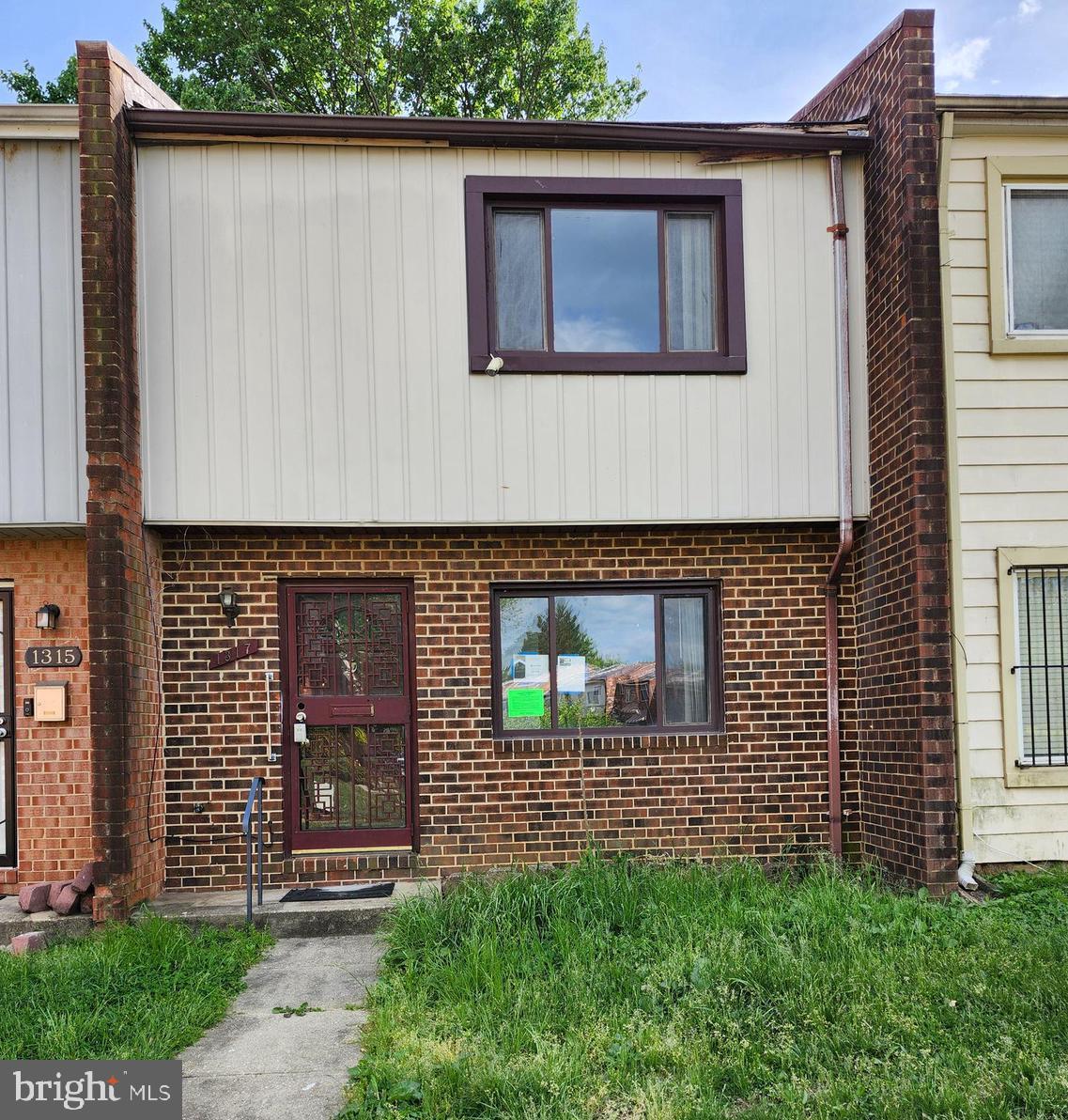 1317 BARNABY TERRACE SE