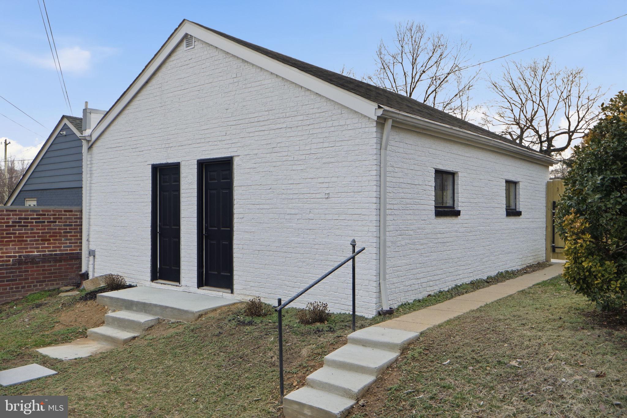 5520 NORTH CAPITOL STREET NW