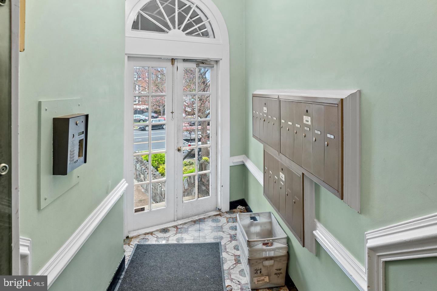 1125 MARYLAND AVENUE NE 6