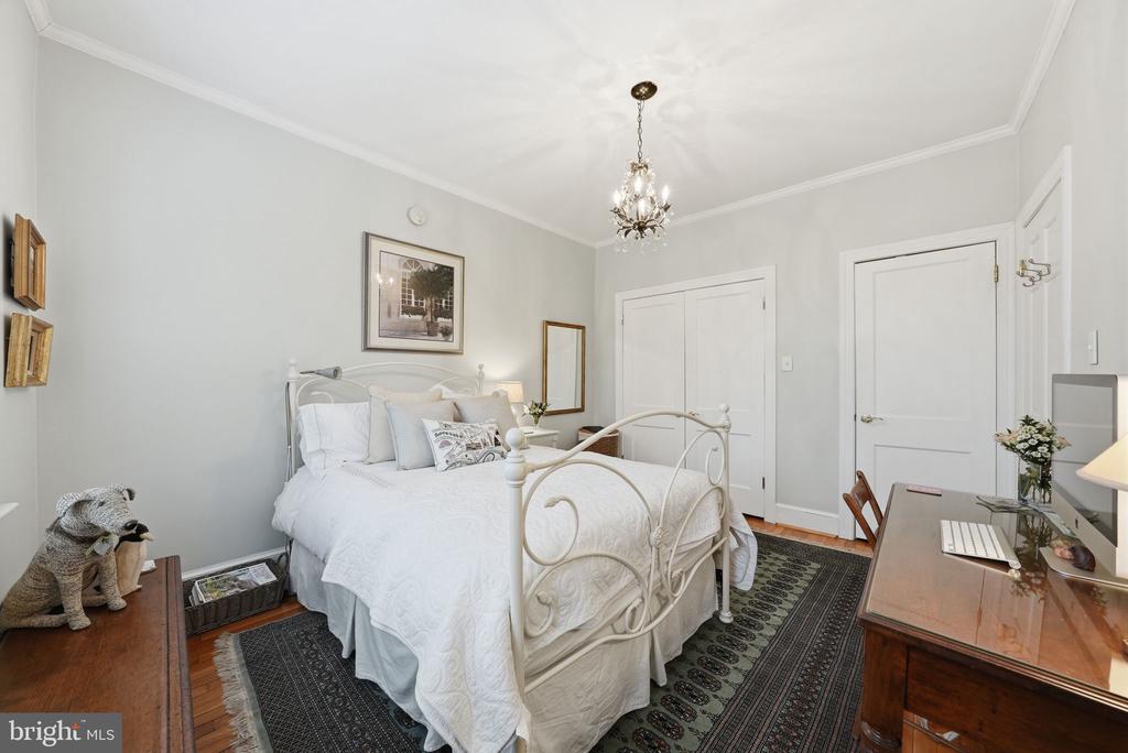 18 9TH STREET NE 307