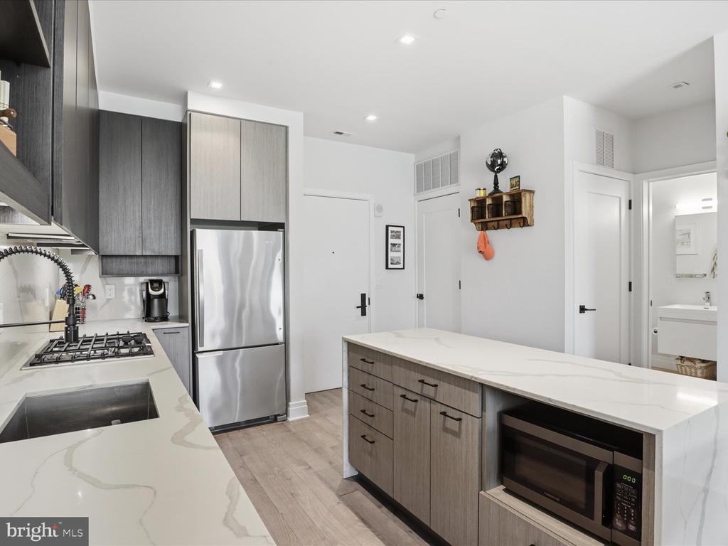 900 11TH STREET SE 203