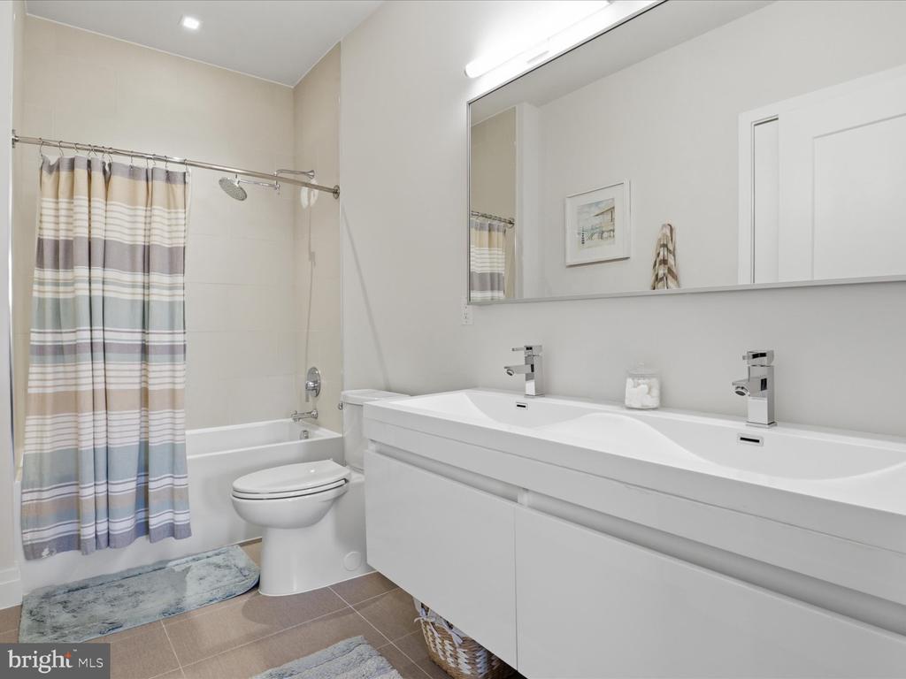 900 11TH STREET SE 203