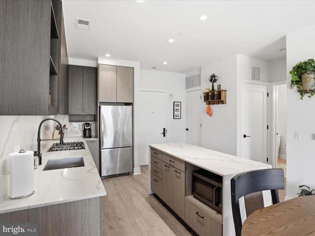 900 11TH STREET SE 203