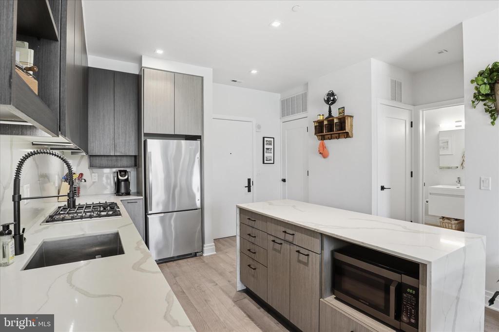 900 11TH STREET SE 203