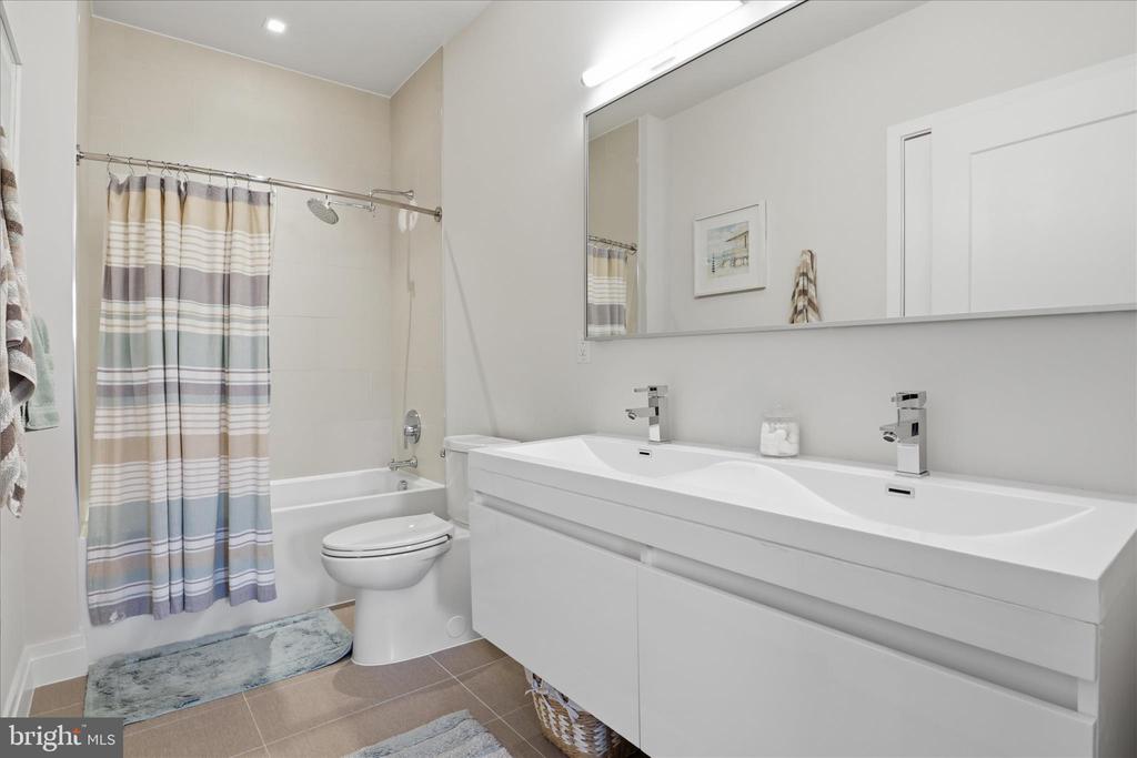 900 11TH STREET SE 203