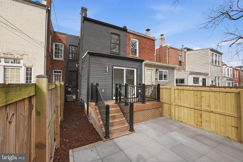 325 14TH STREET NE