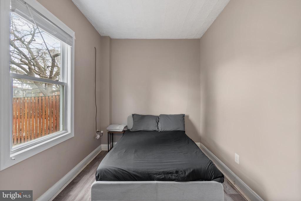 1526 V STREET SE 2