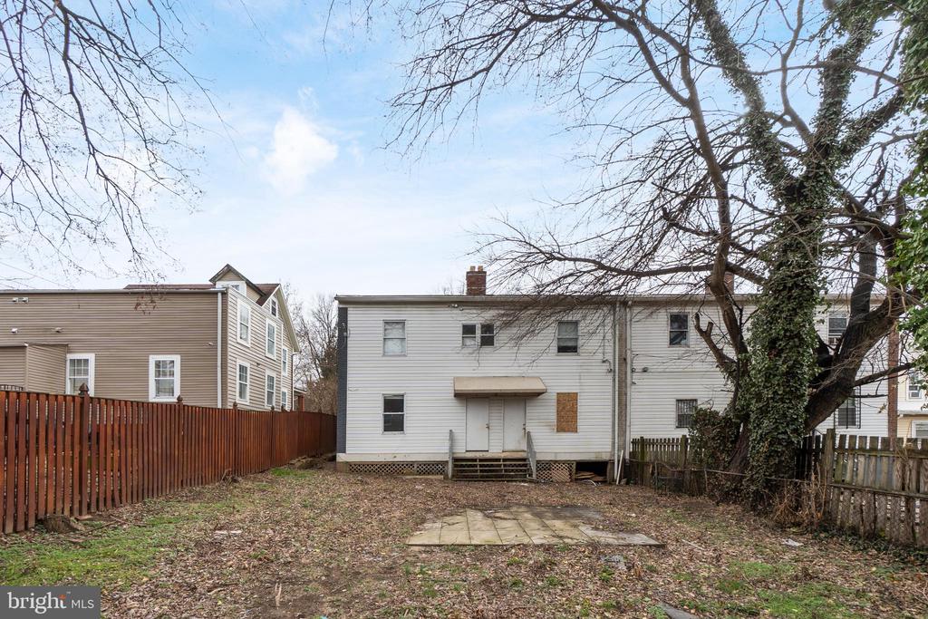 1526 V STREET SE 2
