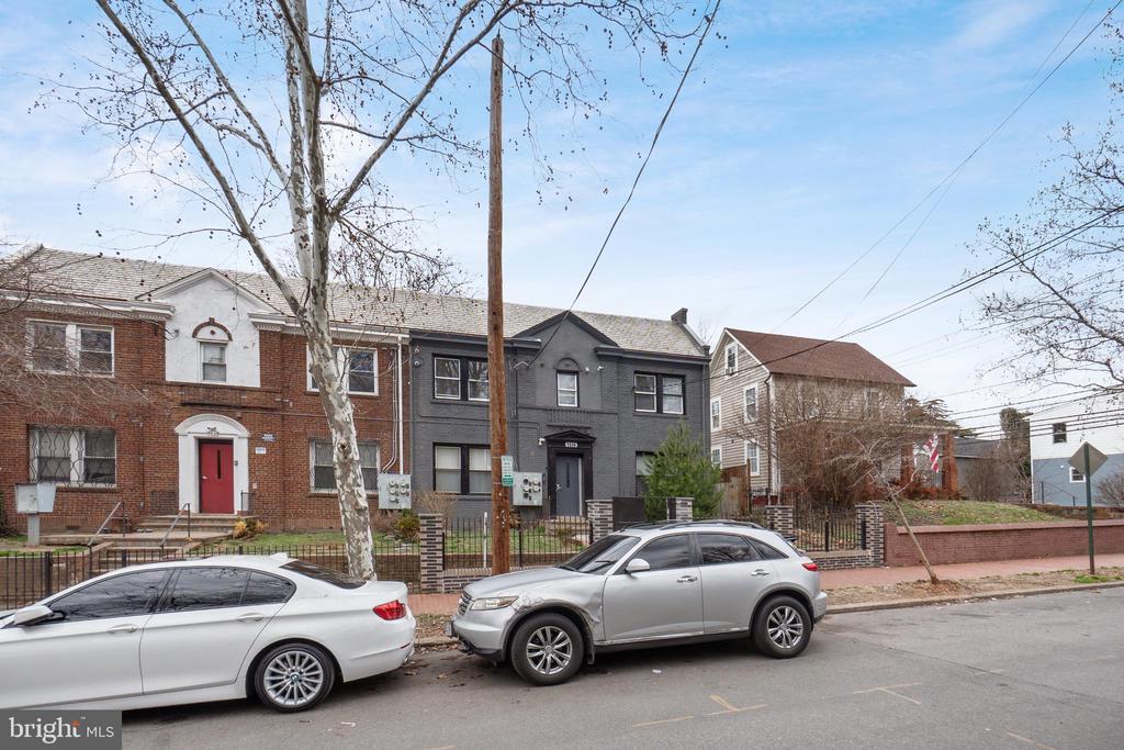 1526 V STREET SE 2