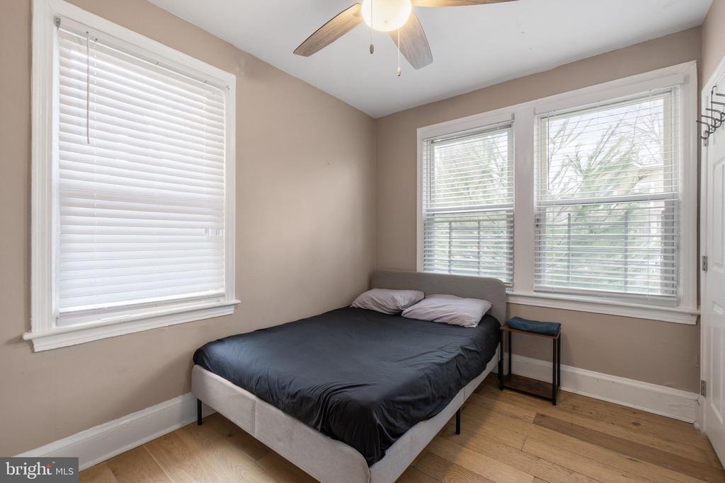 1526 V STREET SE 2