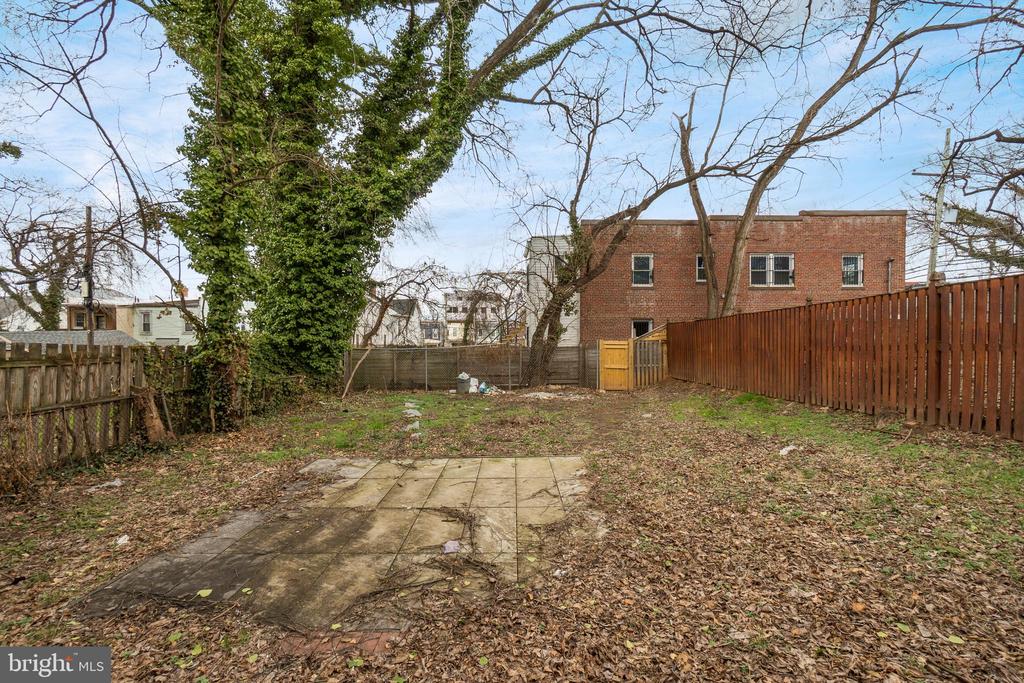1526 V STREET SE 2