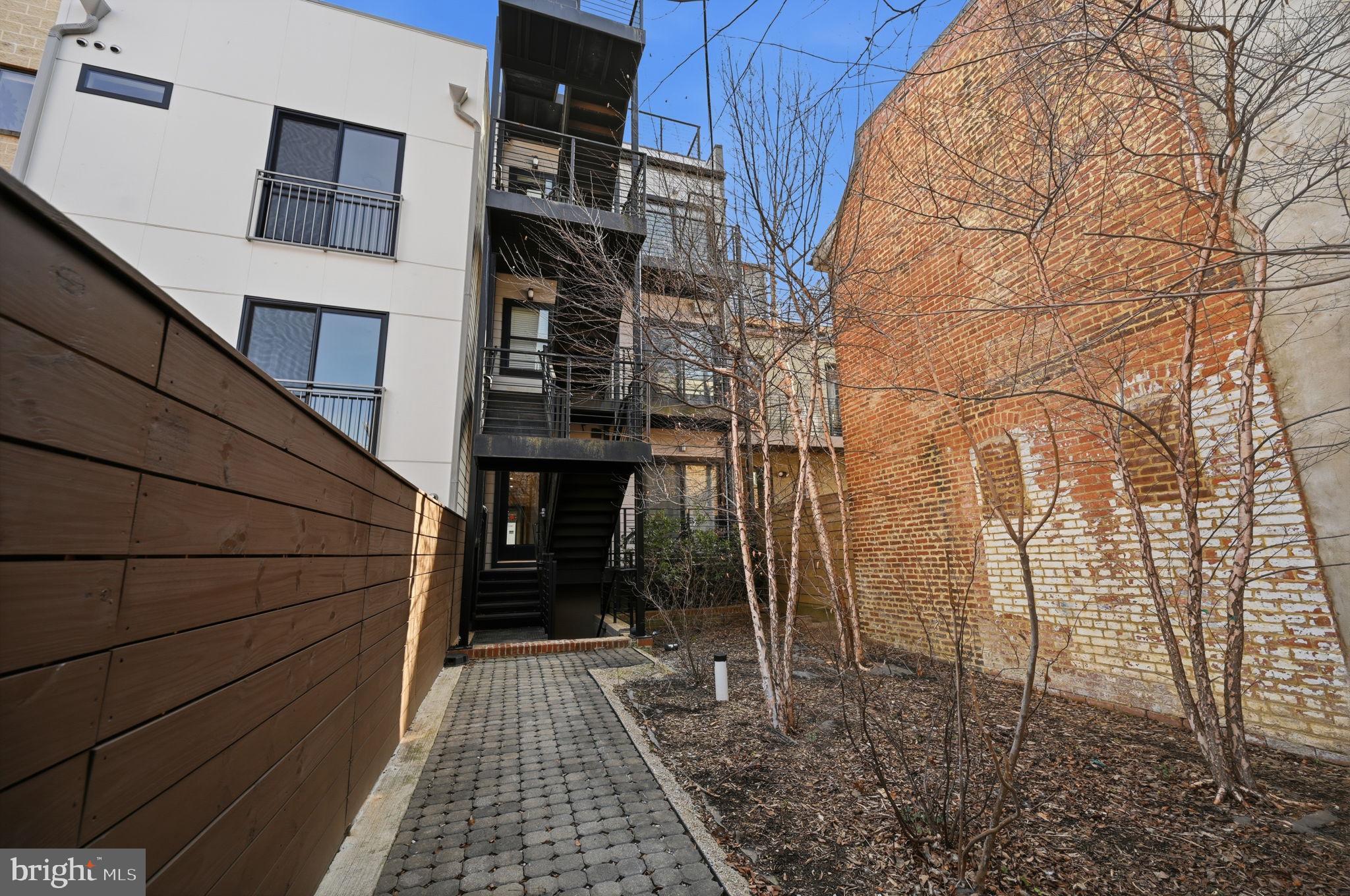 1465 HARVARD STREET NW B101