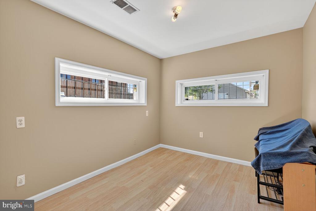 260 45TH STREET NE