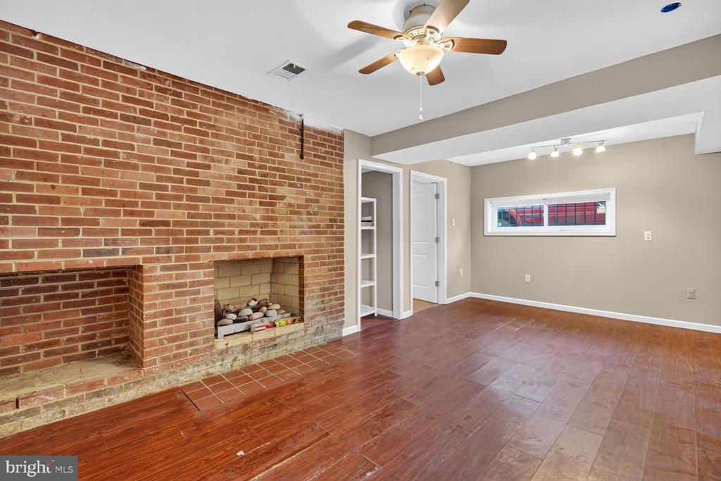 260 45TH STREET NE