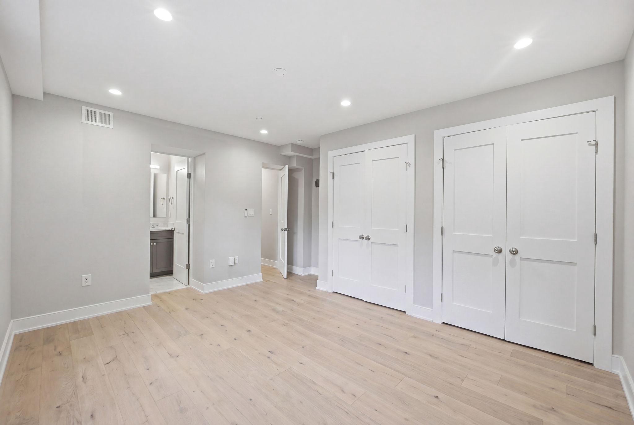 5305 CONNECTICUT AVENUE NW 2