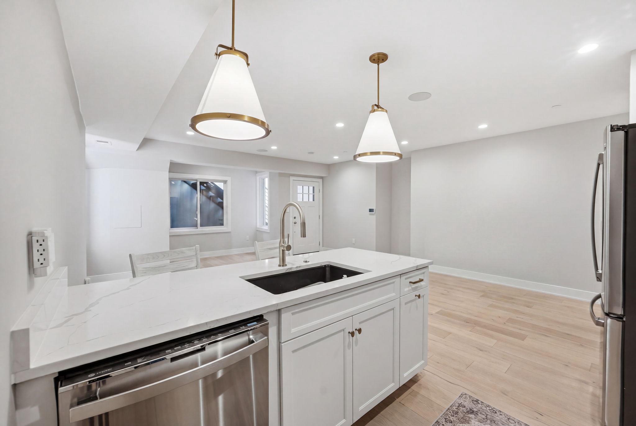 5305 CONNECTICUT AVENUE NW 2