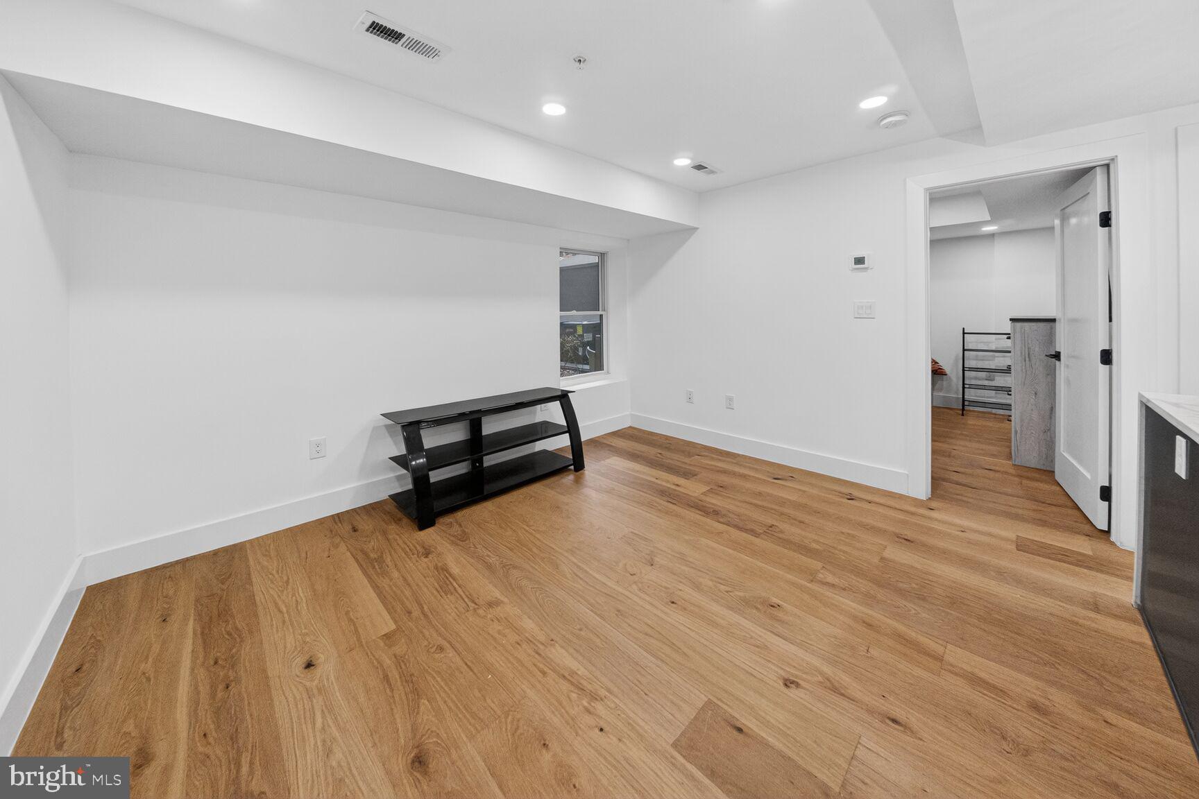 927 KENNEDY STREET NW B02