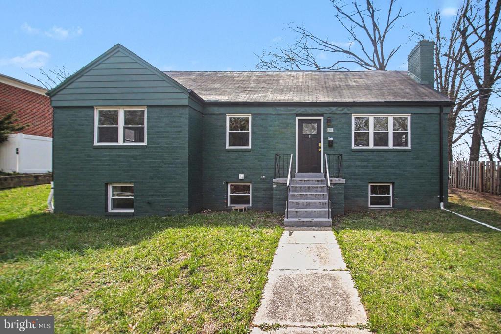 3243 MASSACHUSETTS AVENUE SE