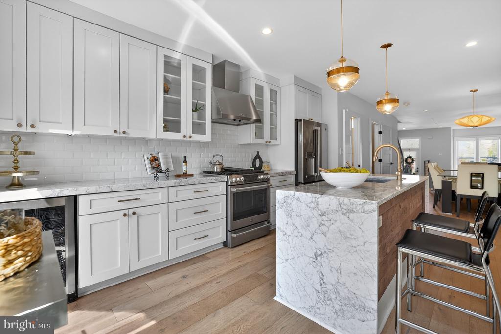 720 12TH STREET NE