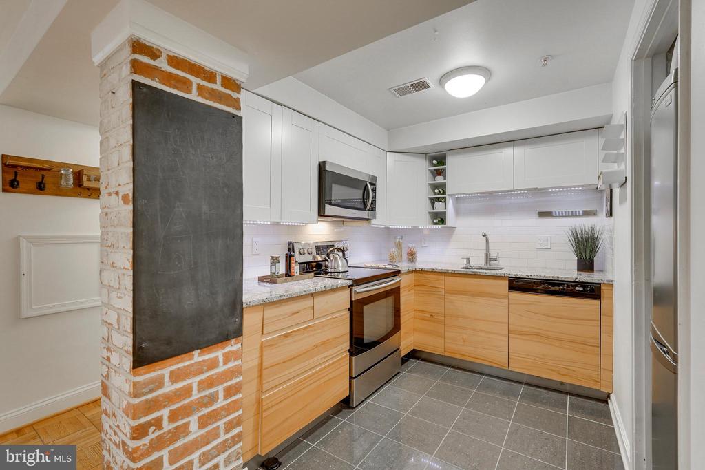1938 BILTMORE STREET NW D