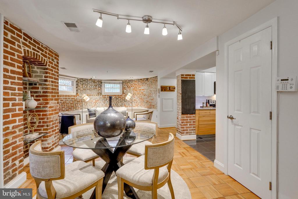 1938 BILTMORE STREET NW D