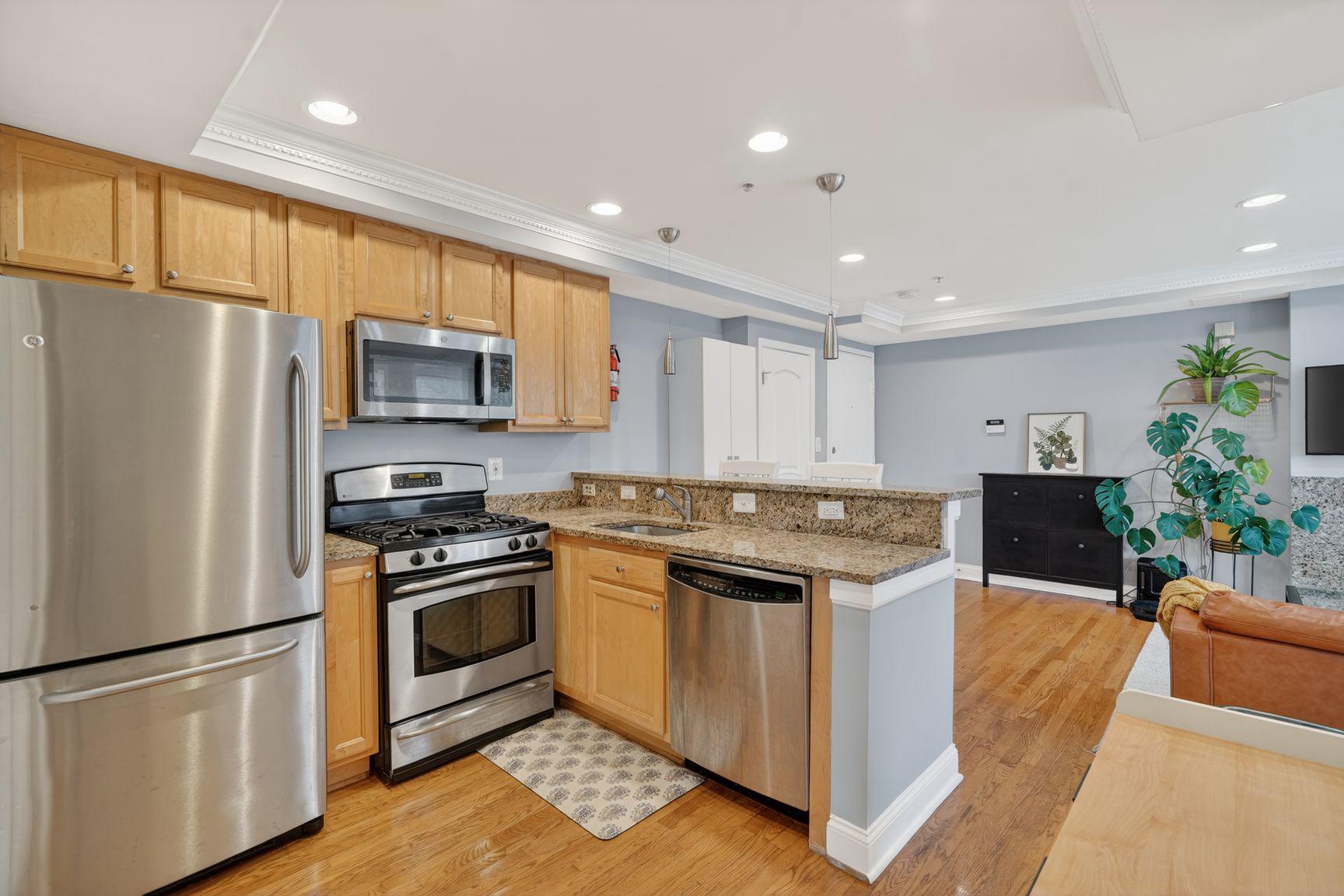 712 MARIETTA PLACE NW 204