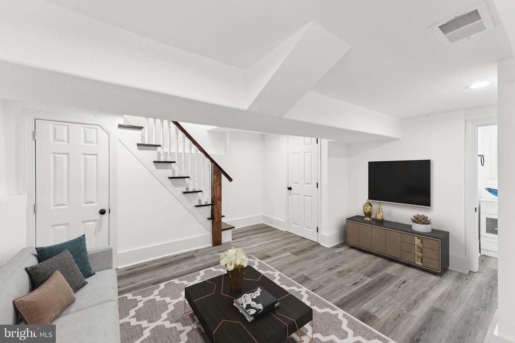 2105 4TH STREET NE