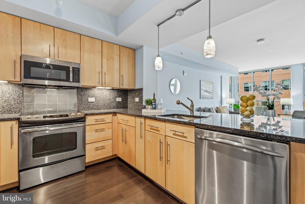 1025 FIRST STREET SE 611