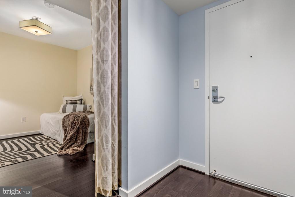 1025 FIRST STREET SE 611