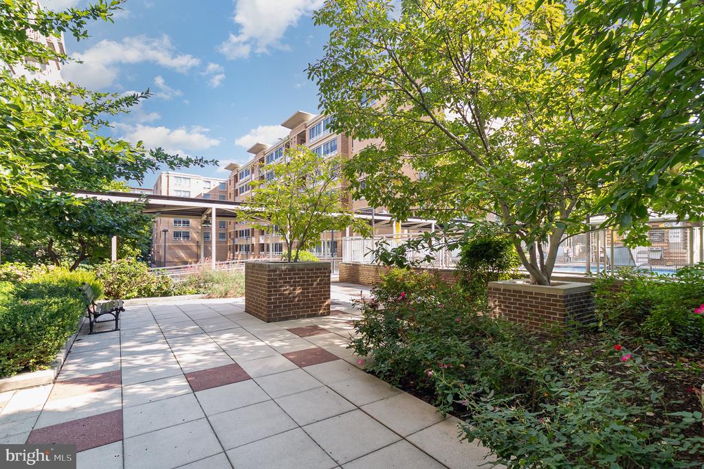 800 4TH STREET SW N322
