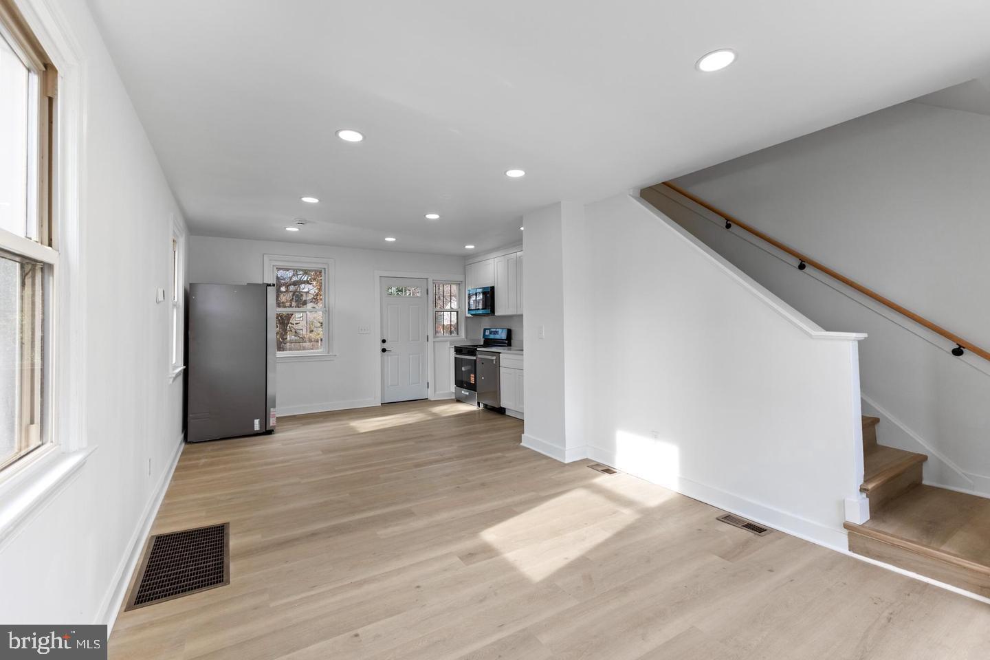 210 62ND STREET NE