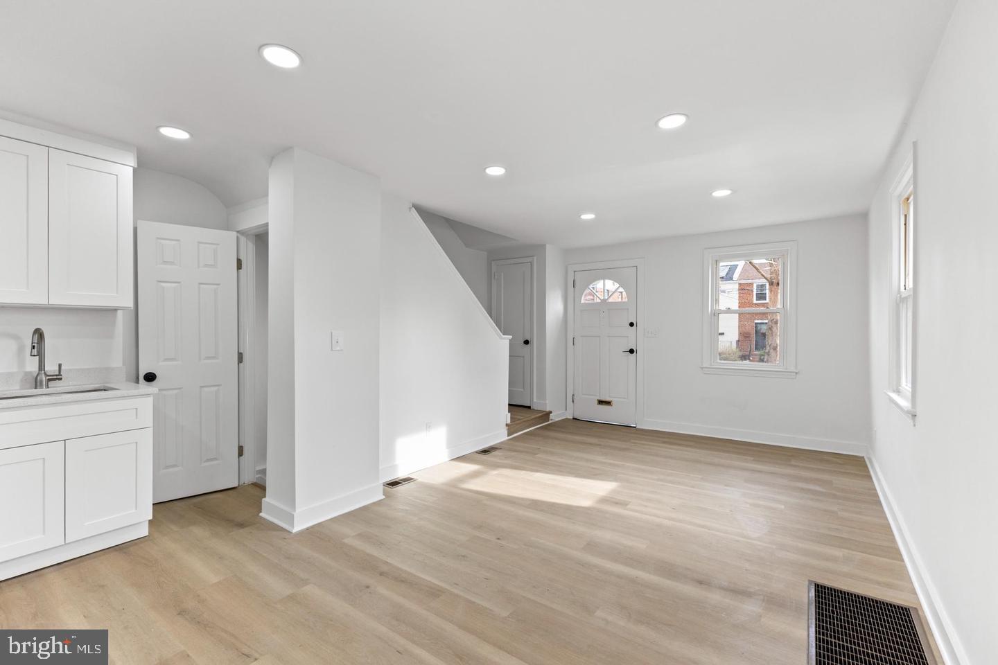 210 62ND STREET NE