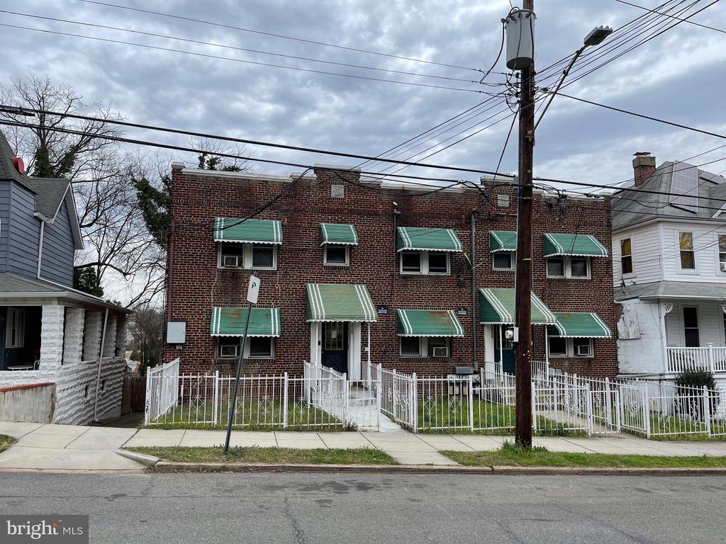 2513-2515 22ND STREET NE
