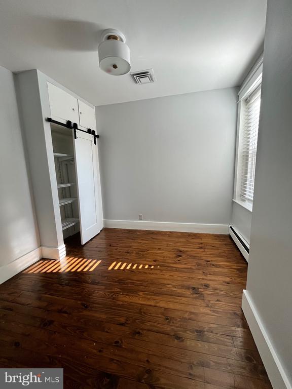 547 4TH STREET SE UPPER LEVEL