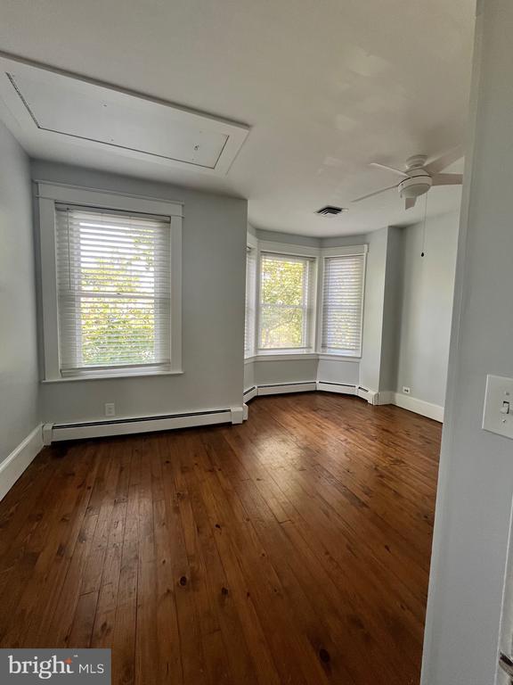 547 4TH STREET SE UPPER LEVEL
