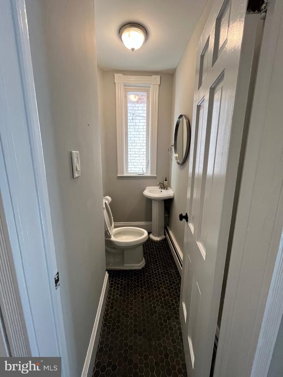 547 4TH STREET SE UPPER LEVEL