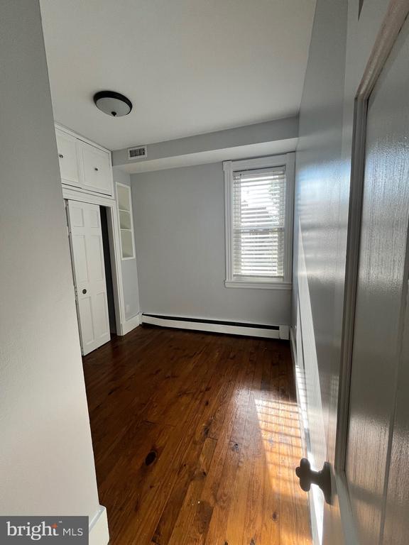 547 4TH STREET SE UPPER LEVEL